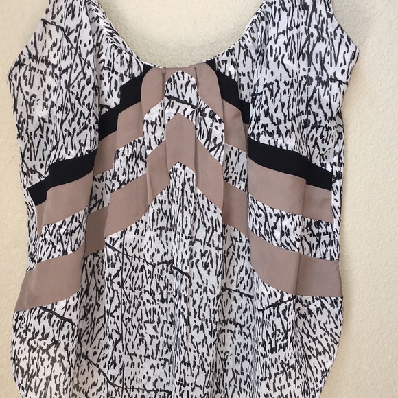 BLACK AND WHITE TANK TOP🖤 - Picture 2 of 3